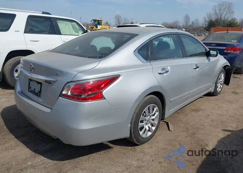 2015 Nissan Altima 2.5 S z USA, uszkodzony, nr VIN 1N4AL3AP0FC477291